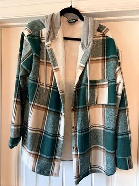 CHIC ME Green Plaid Hooded Shacket